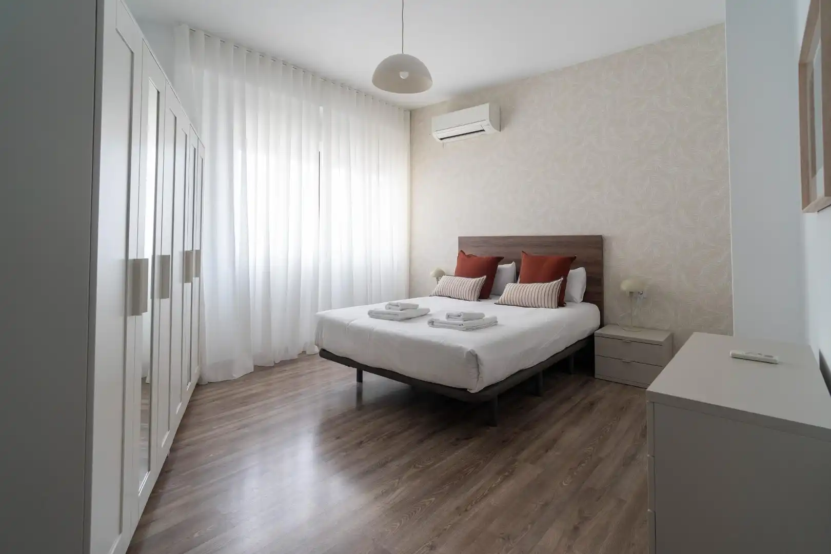 Bedroom of Flat for rent in Valencia  with Air Conditioner, Heating and Furnished
