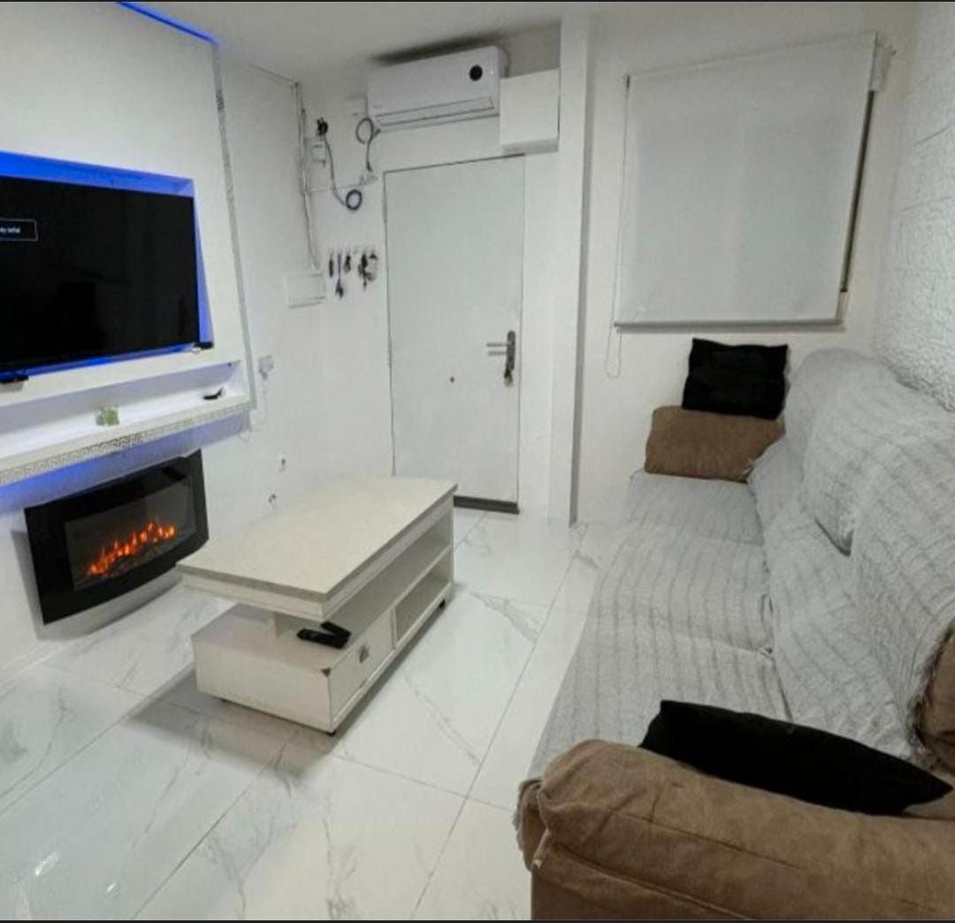 Sala d'estar de Casa adosada en venda en  Almería Capital amb Terrassa
