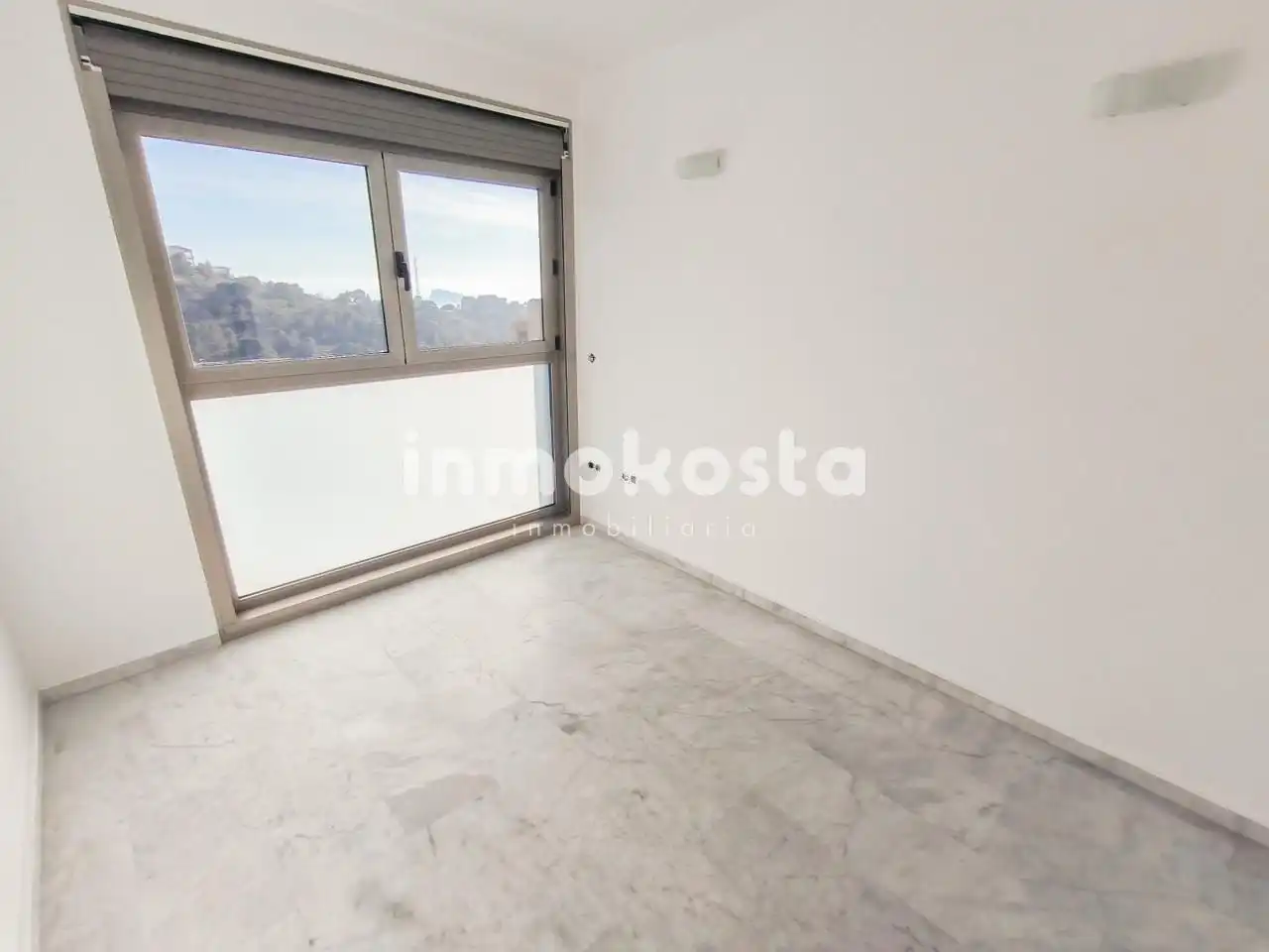 Habitación de Piso en venta en Benidorm con Aire acondicionado, Terraza y Piscina comunitaria