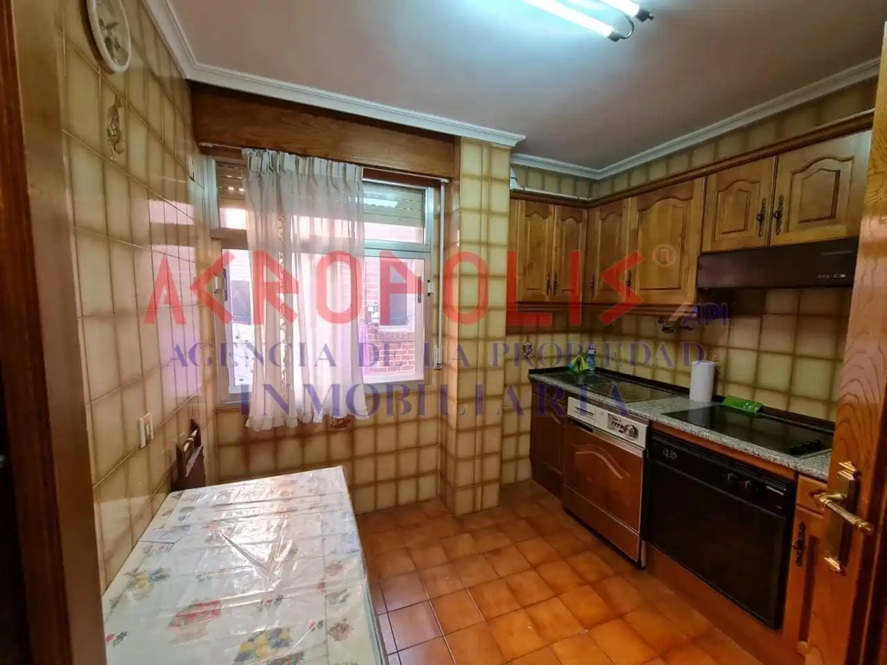 Kitchen of Flat for sale in Benavente  with Heating