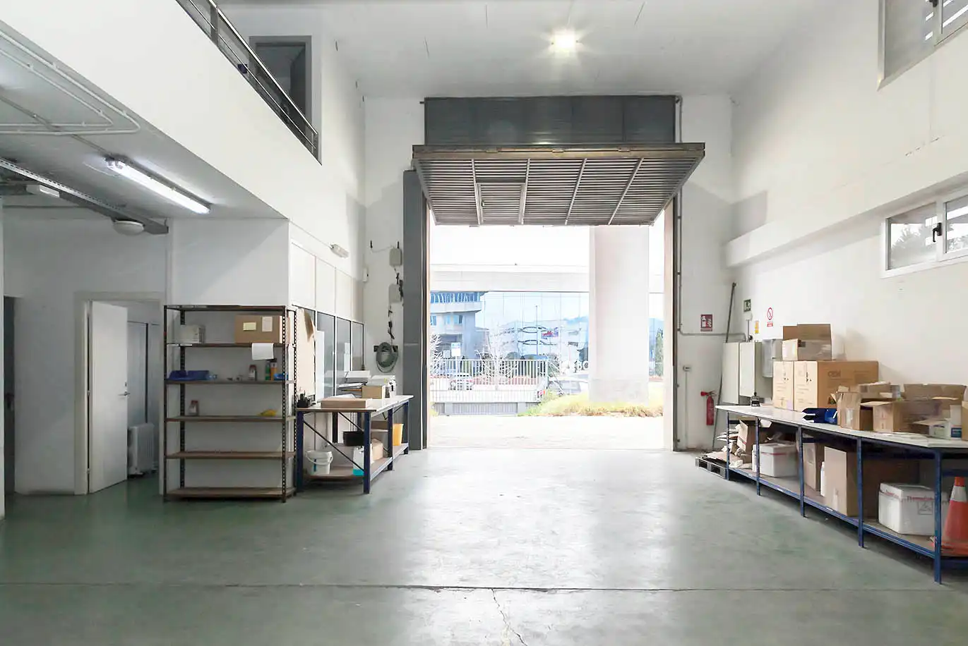 Nave industrial en venta en Molins de Rei con Alarma
