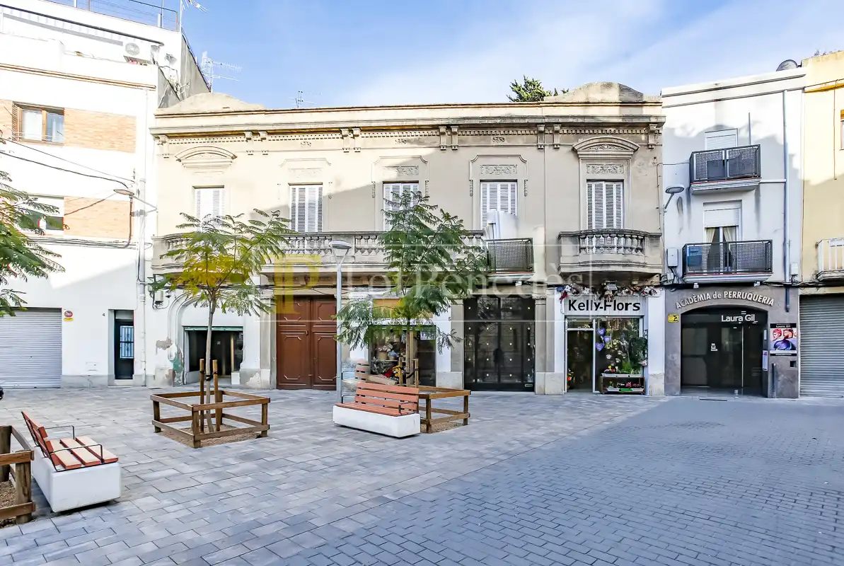 Local de alquiler en Plaça de Puigmoltó, 5, Centre Vila