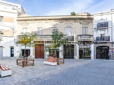 Local comercial de lloguer a Centre Vila