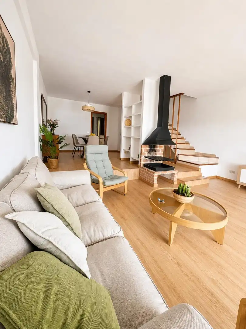 Wohnzimmer von Einfamilien-Reihenhaus zur Miete in Calvià mit Klimaanlage, Terrasse und Abstellraum