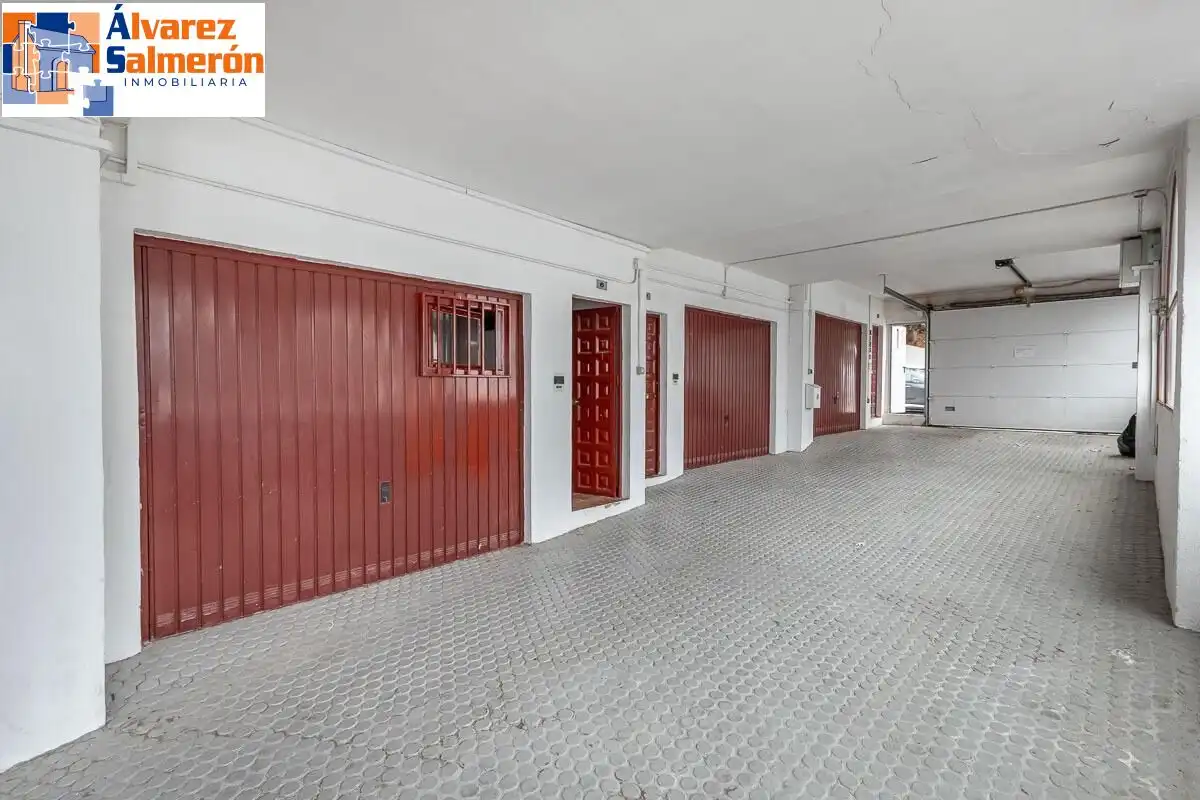 Aparcament de Casa o xalet en venda en Sierra Nevada amb Calefacció