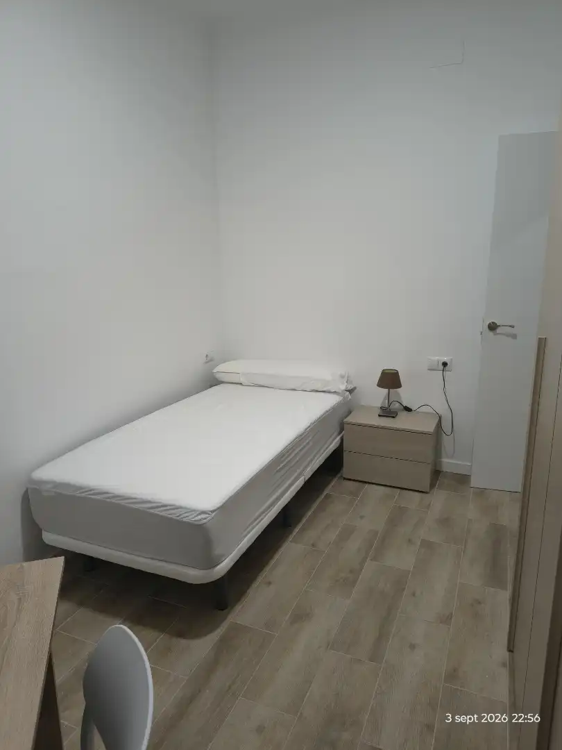 Bedroom of Flat for share in Sagnier - Plaça de Catalunya
