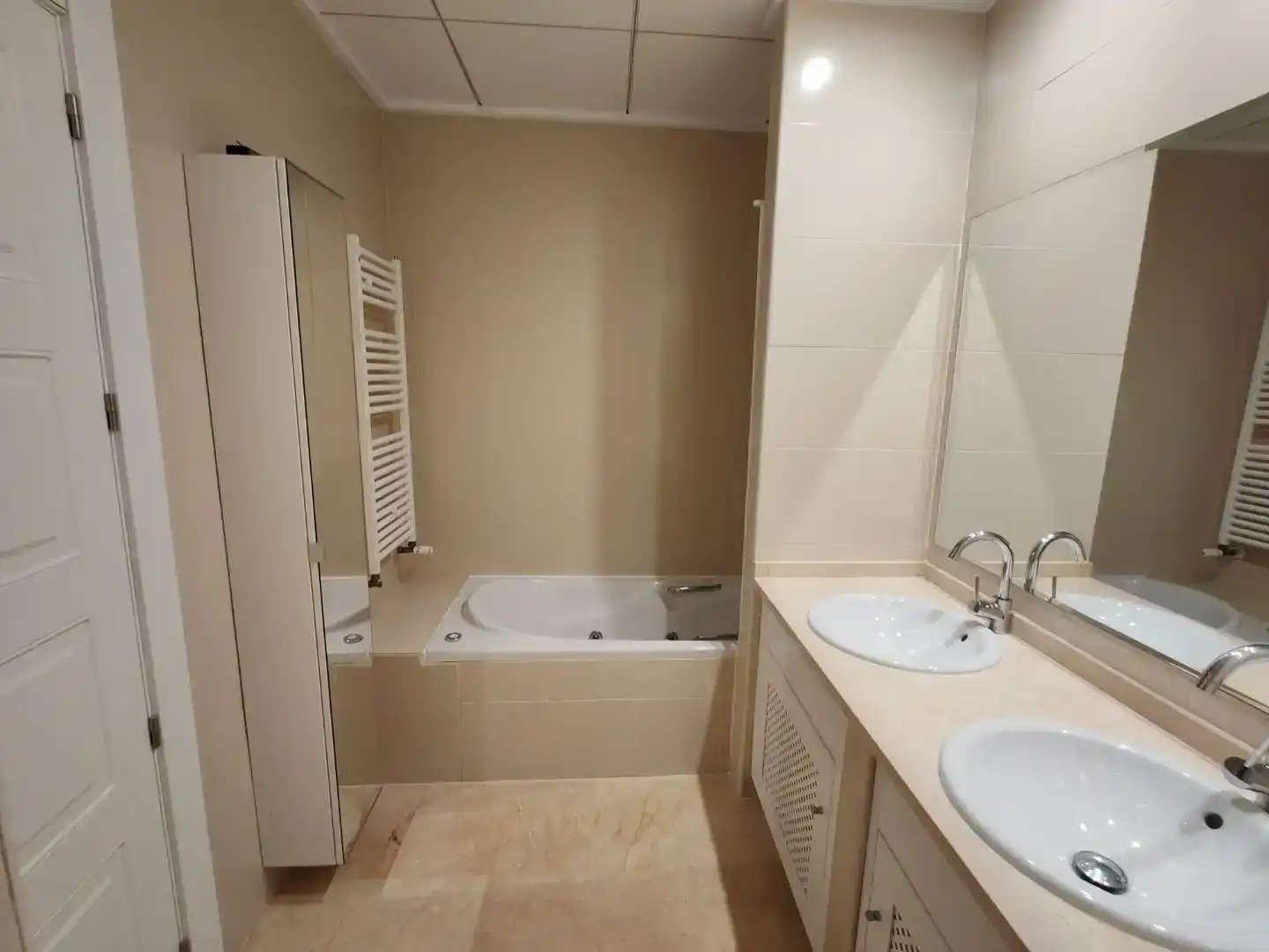 Bany de Pis en venda en  Murcia Capital amb Aire condicionat i Piscina
