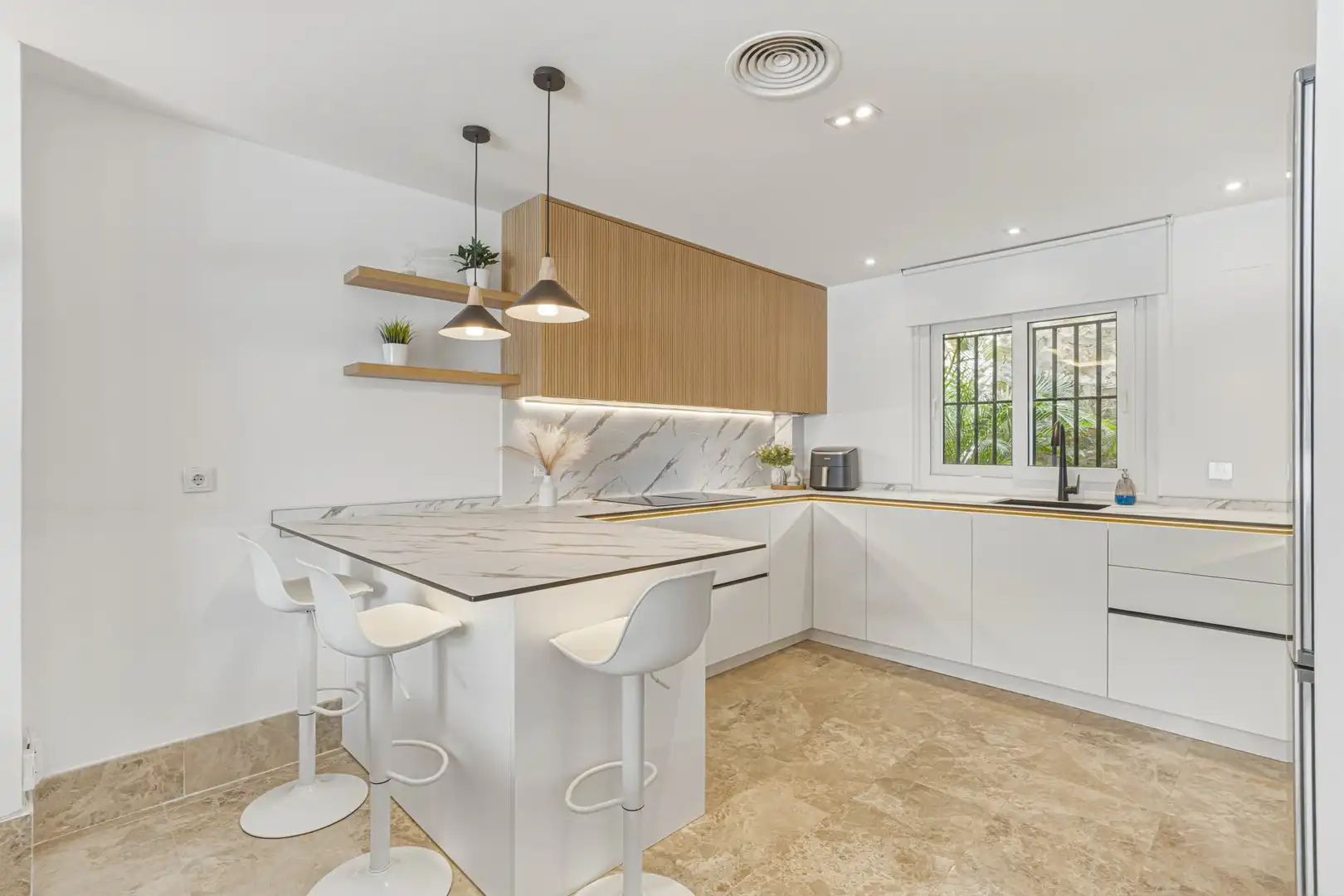 House with terrace for sale in Elviria - Cabopino, imagen 4