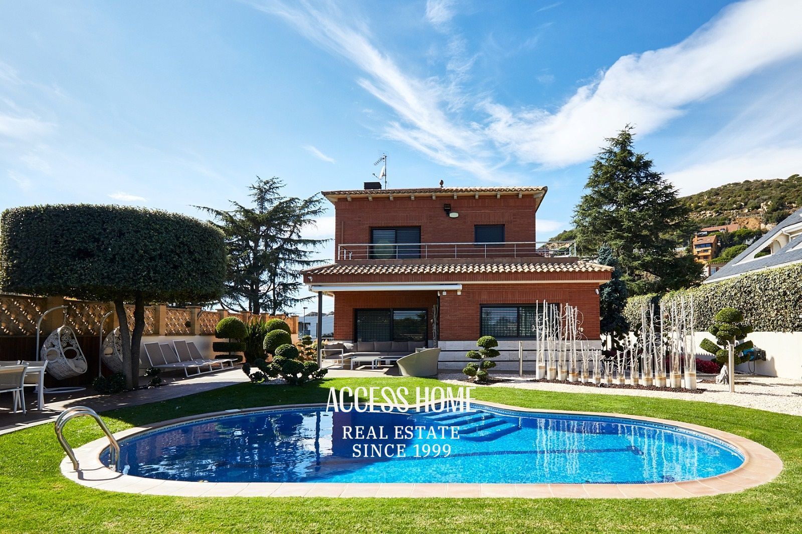 Vista exterior de Casa o xalet en venda en Badalona amb Aire condicionat, Calefacció i Piscina
