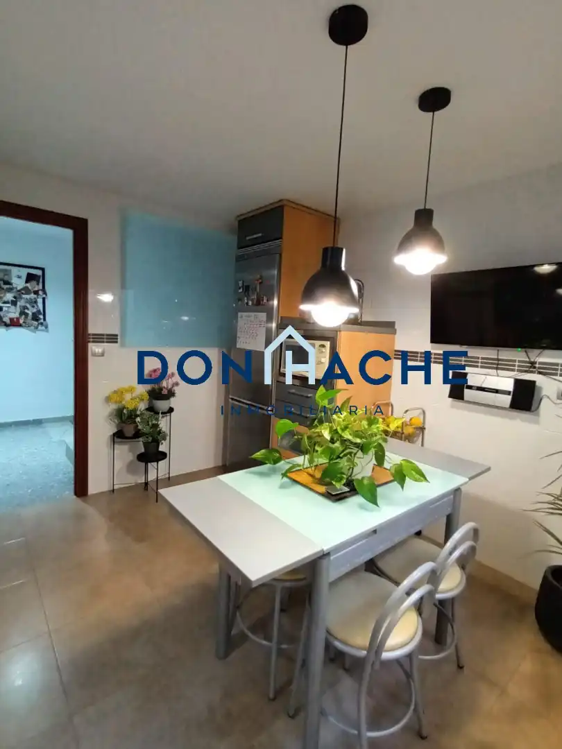 Cocina de Casa adosada en venta en Mérida con Aire acondicionado, Terraza y Trastero
