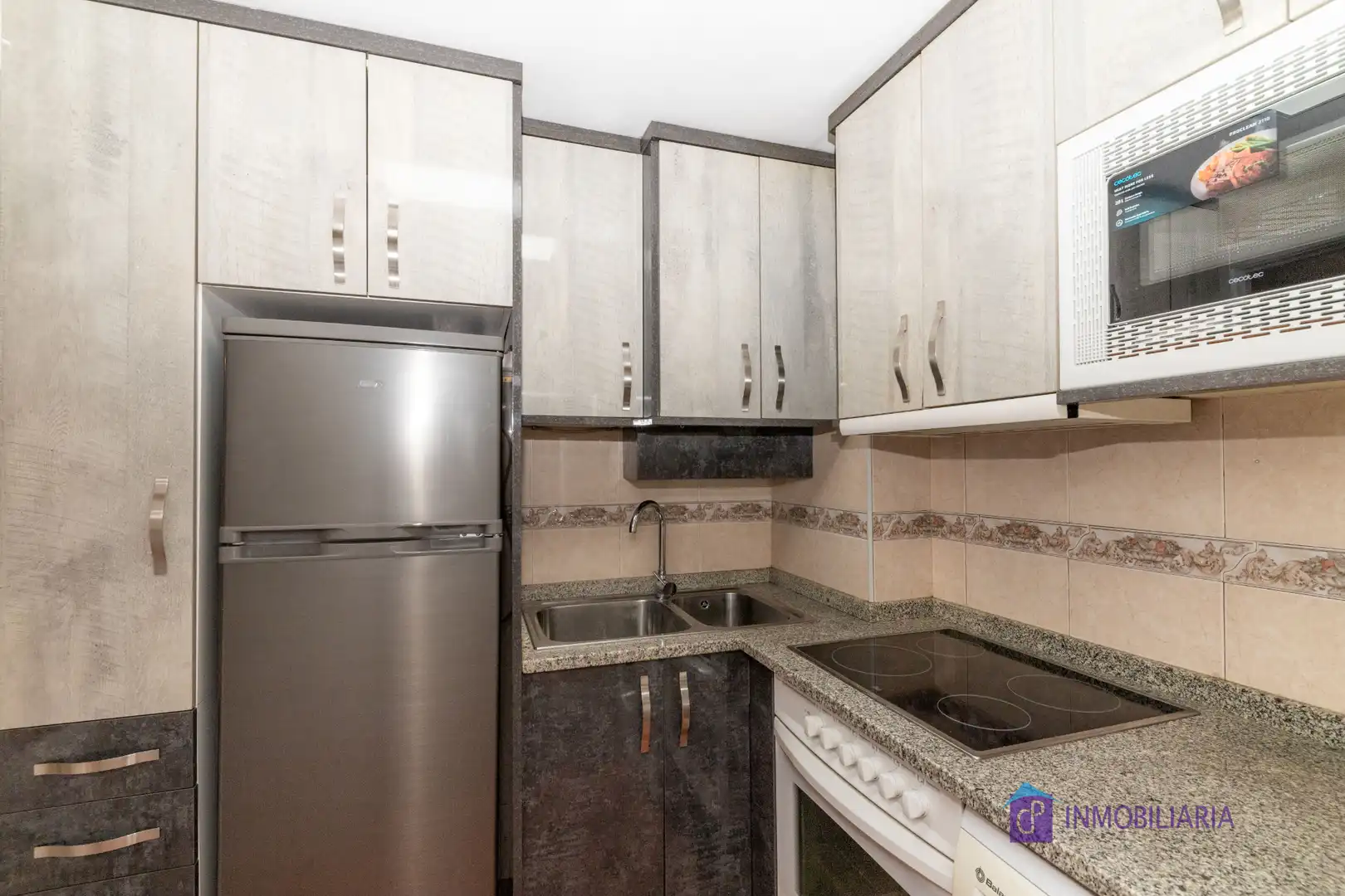 Kitchen of Flat for sale in Zaragoza  with Air Conditioner, Heating and Oven