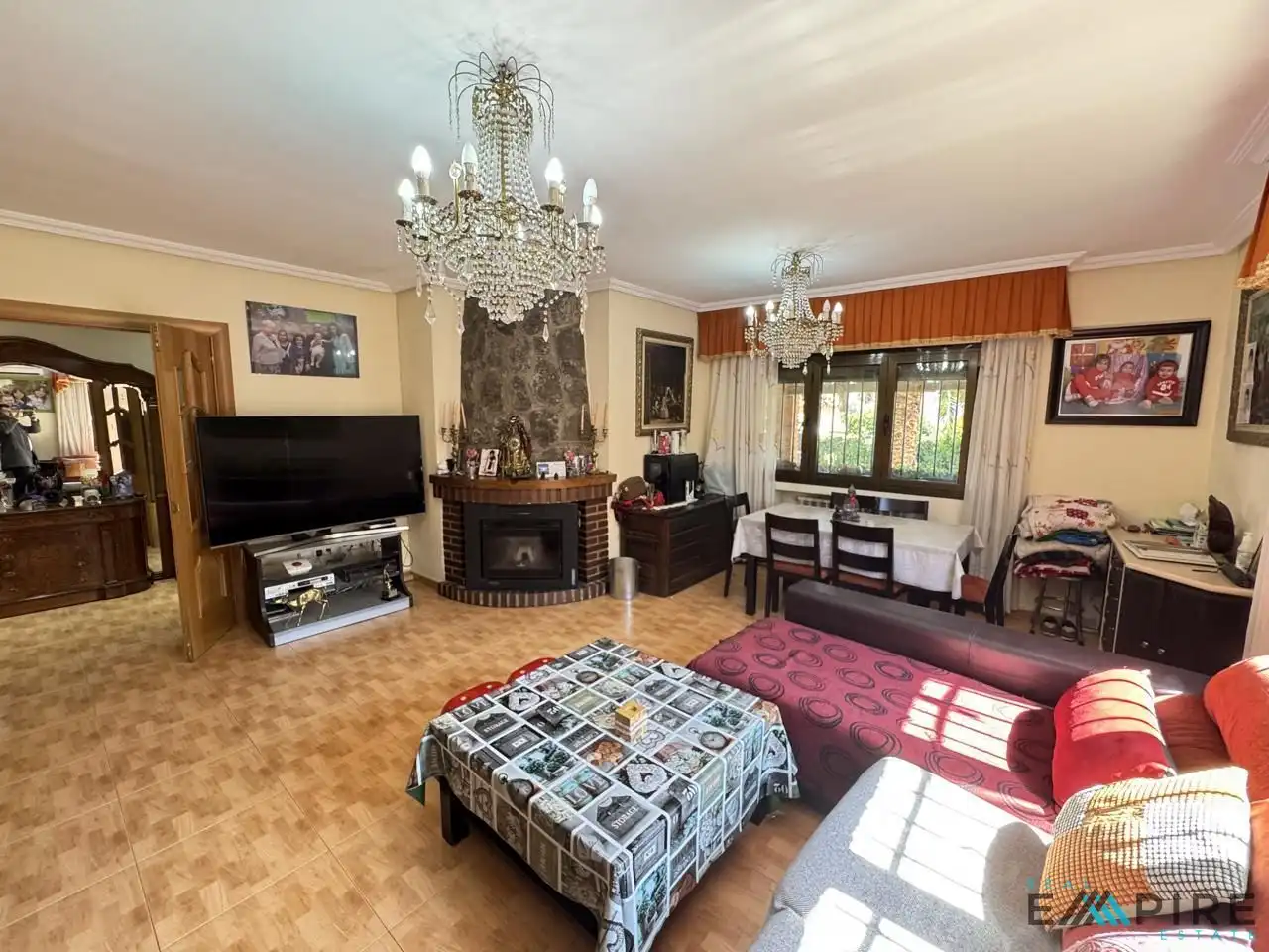 Sala d'estar de Casa o xalet en venda en Serranillos del Valle amb Aire condicionat, Calefacció i Jardí privat