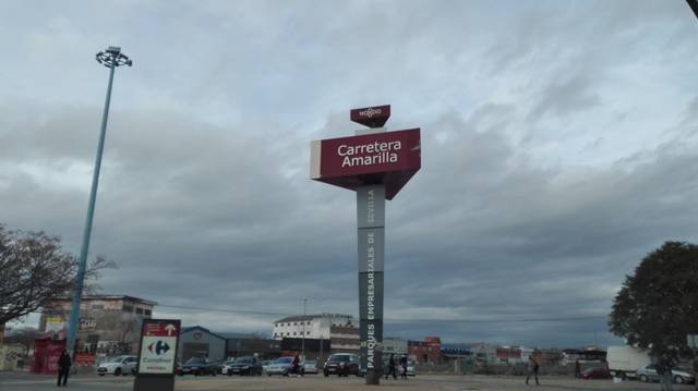 Nave industrial en Alquiler en Avenida de Montes Sierra en Santa Clara