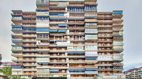 Redpiso vende en Torre del Parque de Lisboa vivienda con 4 habitaciones y 2 baños completamente exterior.