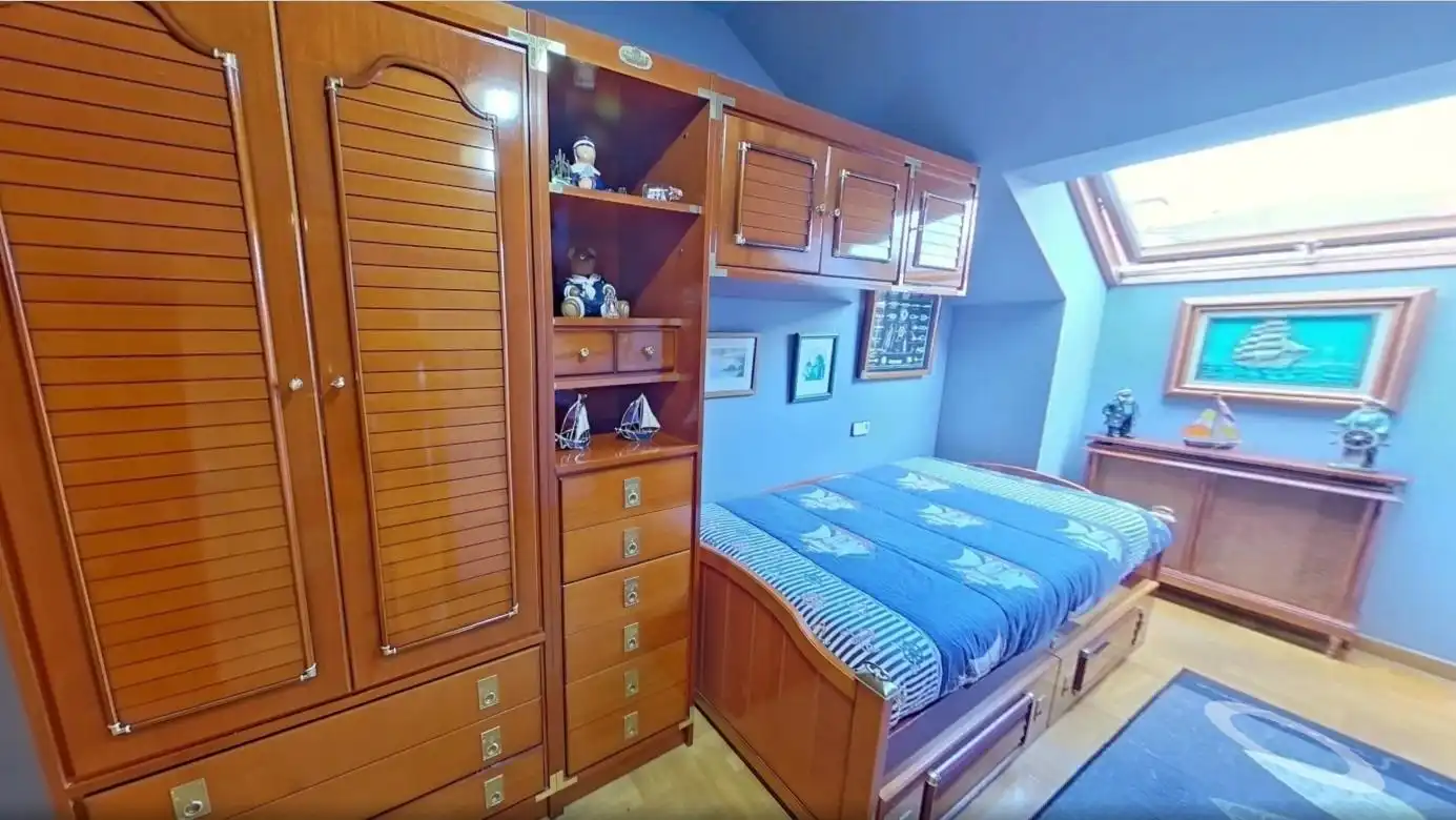 Habitación de Dúplex en venta en Oviedo  con Calefacción, Parquet y Terraza
