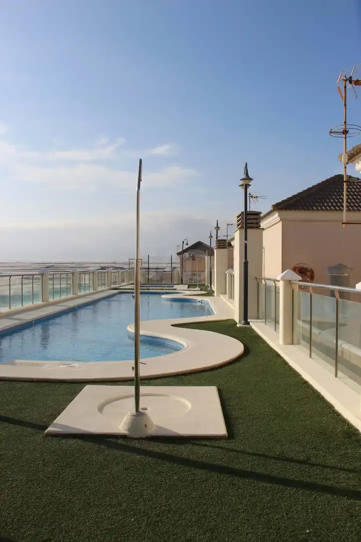 Piscina de Pis en venda en Roquetas de Mar amb Piscina
