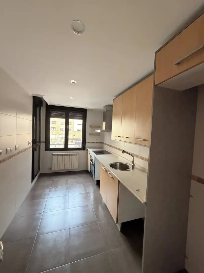 Cocina de Piso en venta en  Logroño con Calefacción, Parquet y Trastero