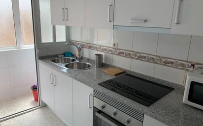 Kitchen of Flat for sale in  Granada Capital  with Air Conditioner, Furnished and Oven