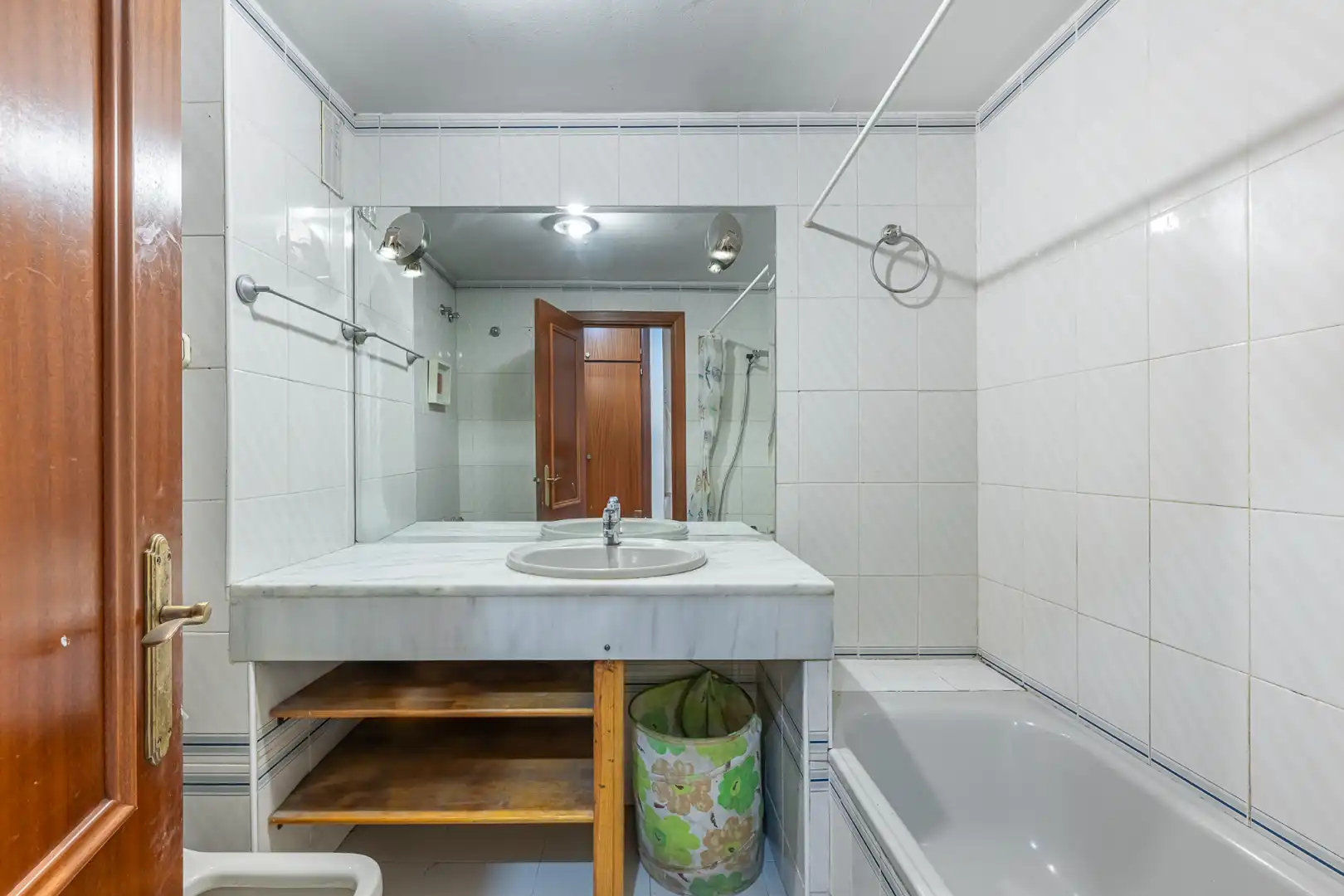 Baño de Piso en venta en Marbella con Terraza y Amueblado