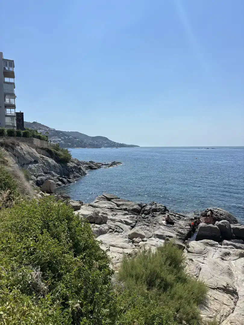 Vista exterior de Pis en venda en Roses amb Piscina i Balcó