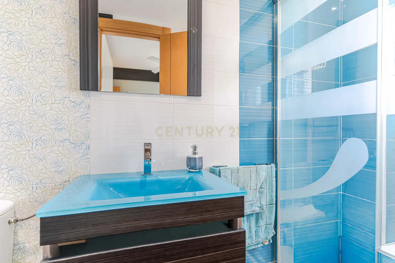 Bathroom of Flat for sale in Granada  with Air Conditioner