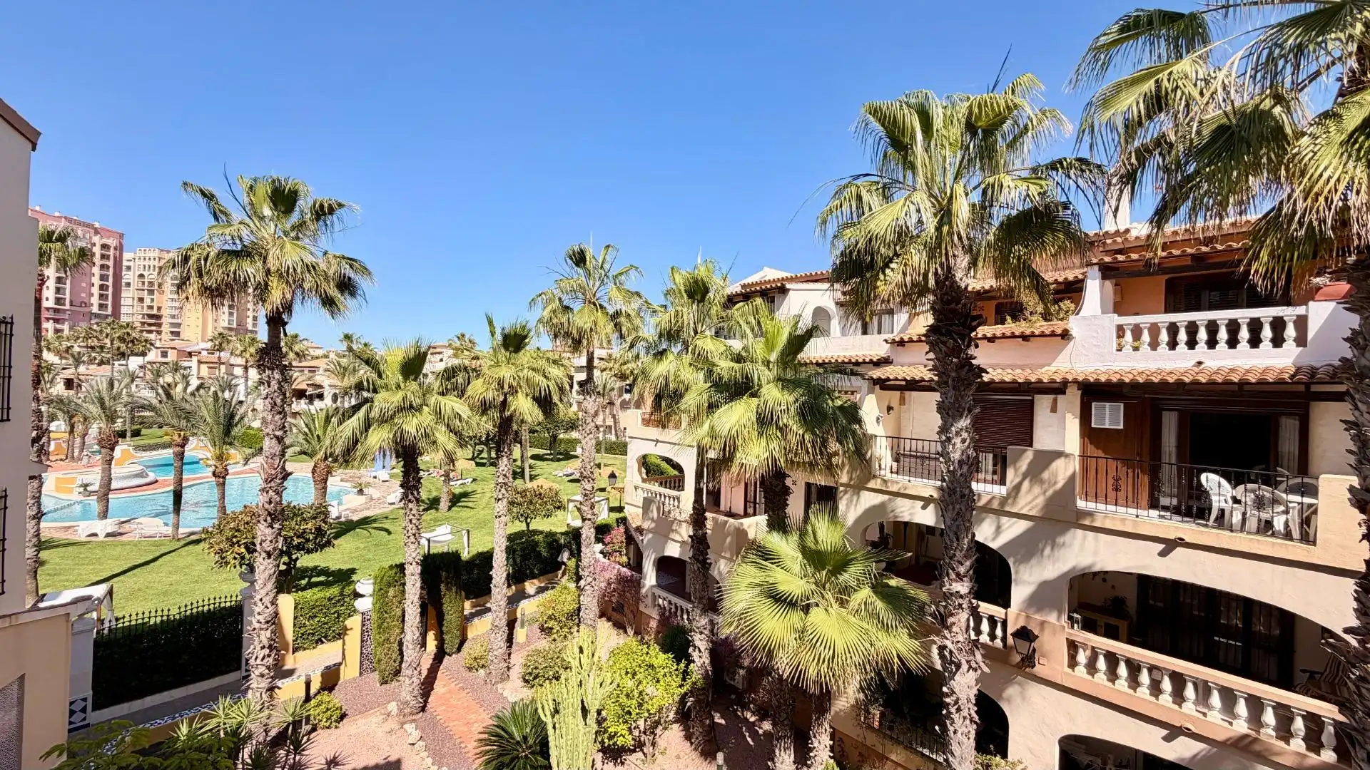 Vista exterior de Apartamento en venta en Torrevieja con Aire acondicionado, Terraza y Amueblado