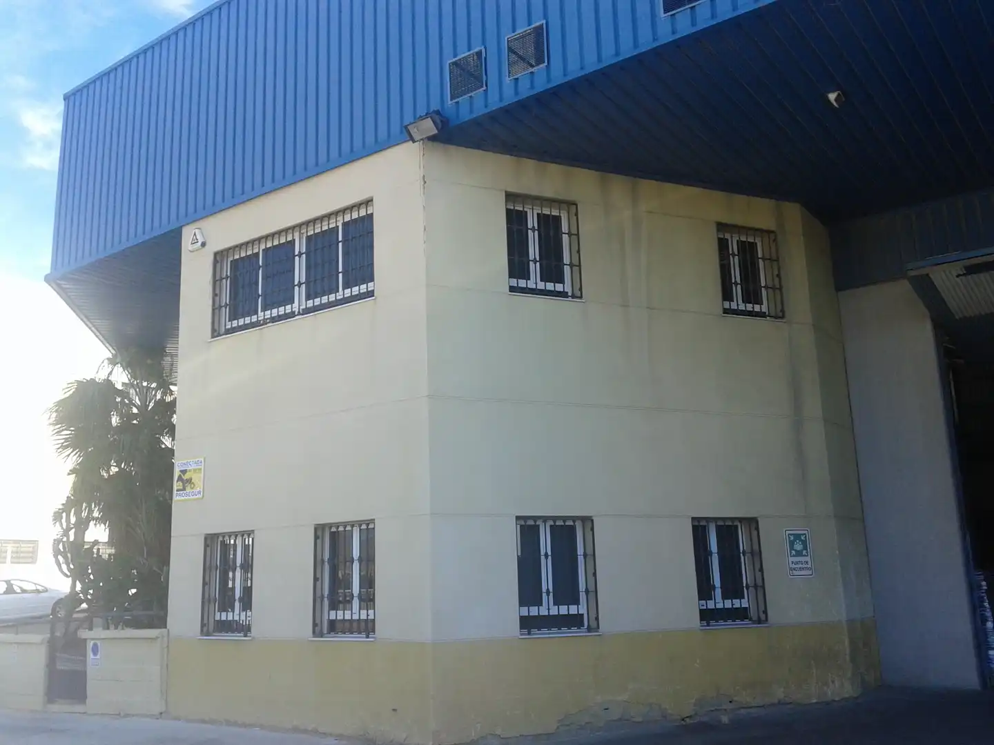 Vista exterior de Nave industrial en venta en Viator con Calefacción y Alarma