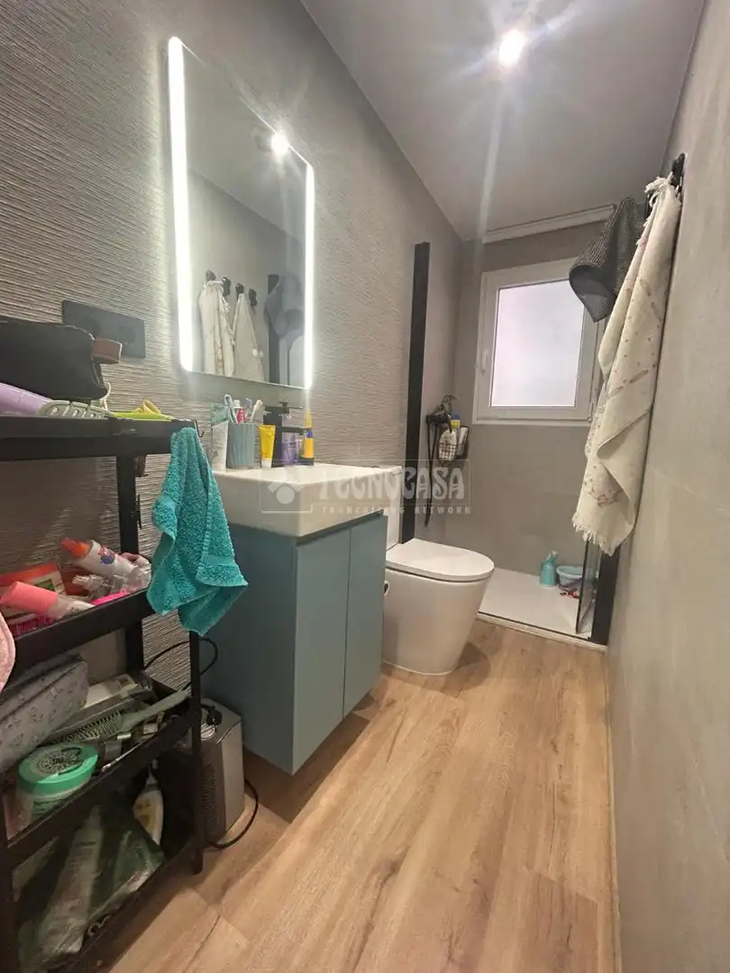 Bathroom of Flat for sale in Sevilla  with Terrace