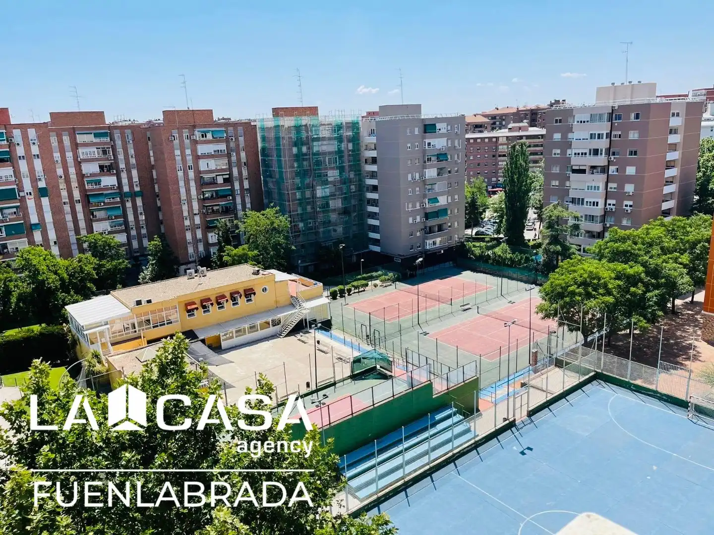 Exterior view of Flat for sale in Fuenlabrada  with Oven and Washing machine