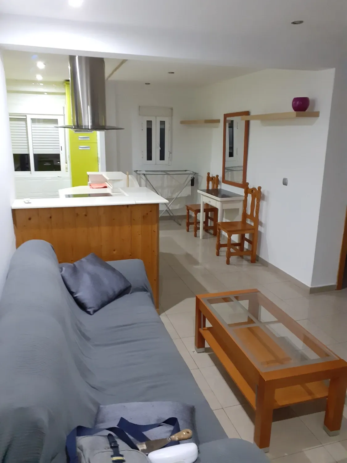 Sala d'estar de Pis de lloguer en San Juan de Aznalfarache amb Aire condicionat, Moblat i Microones