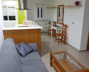 Sala d'estar de Pis de lloguer en San Juan de Aznalfarache amb Aire condicionat, Moblat i Microones