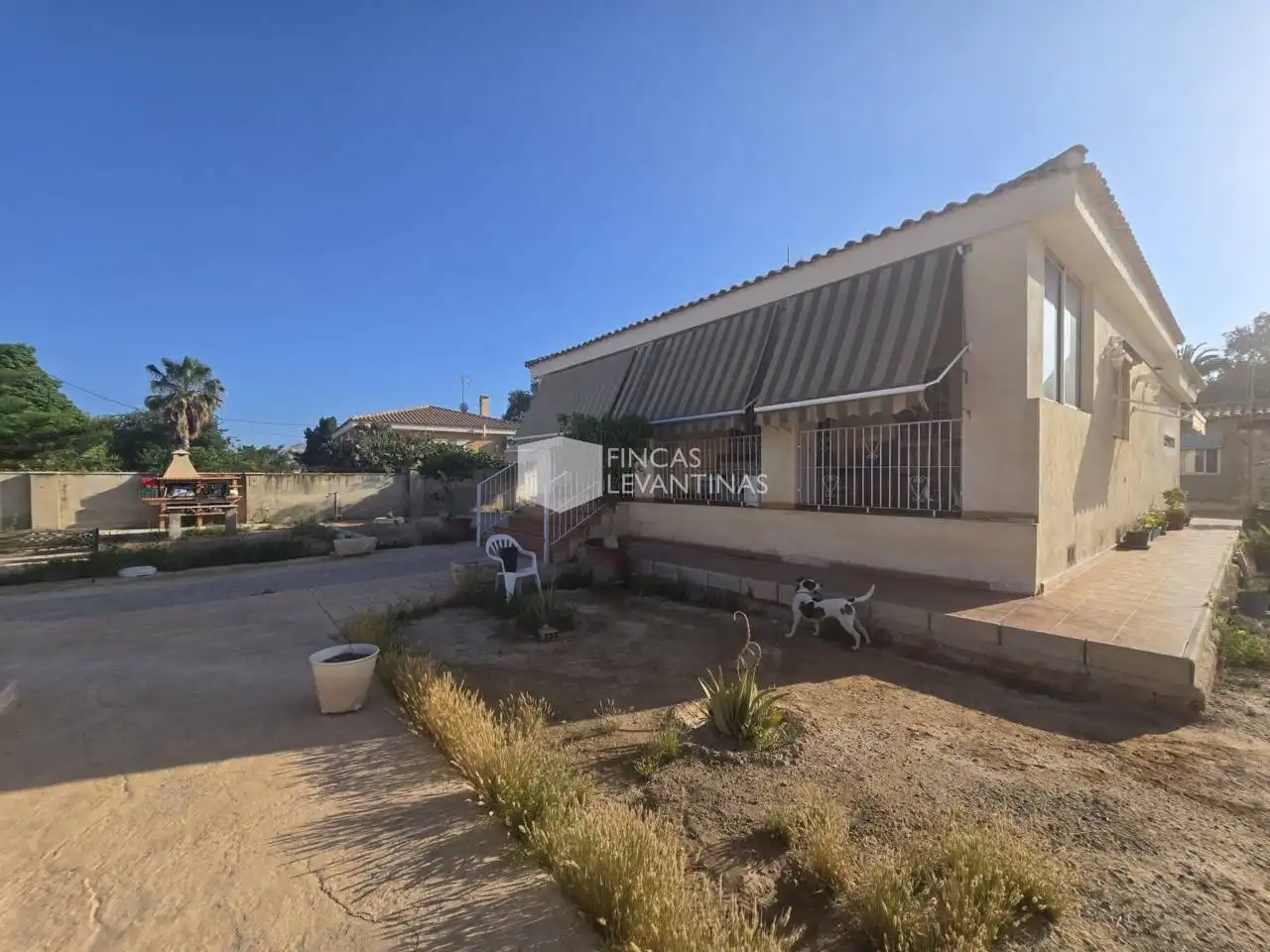 Vista exterior de Casa o xalet en venda en Alicante / Alacant amb Jardí privat, Terrassa i Piscina
