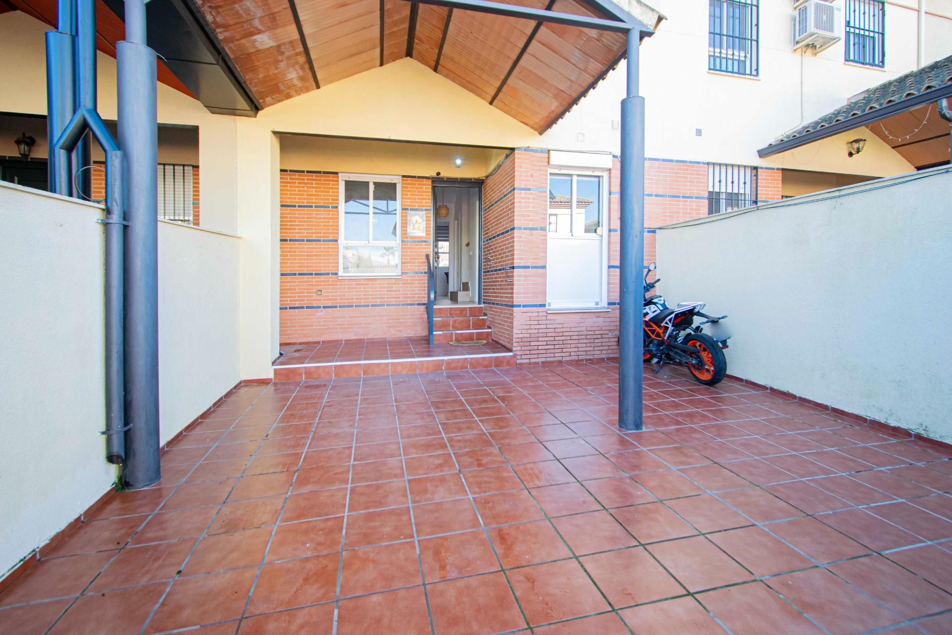 Casa adosada en venda en Mairena del Aljarafe amb Aire condicionat