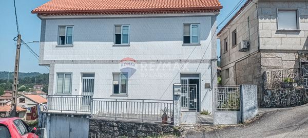Vista exterior de Casa o xalet en venda en Pontevedra Capital  amb Jardí privat, Terrassa i Traster
