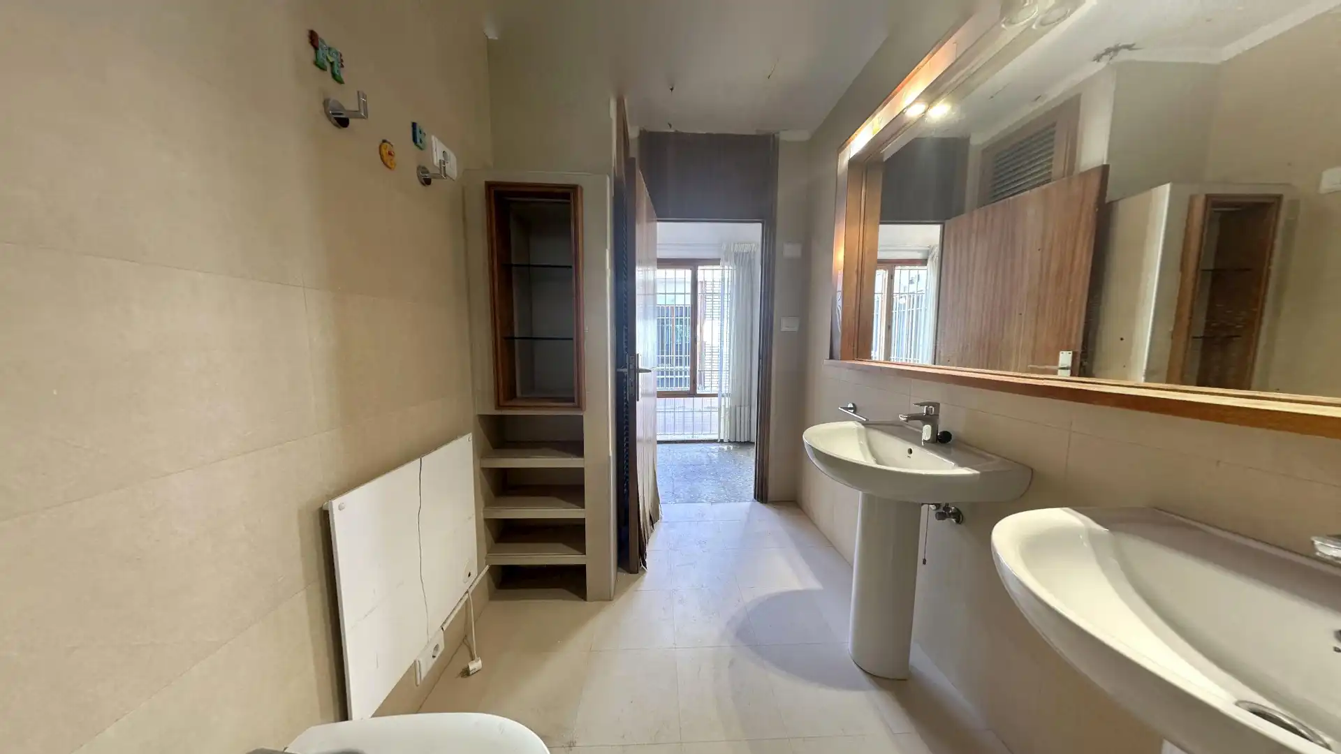 Bany de Casa o xalet en venda en Alicante / Alacant amb Jardí privat, Terrassa i Piscina