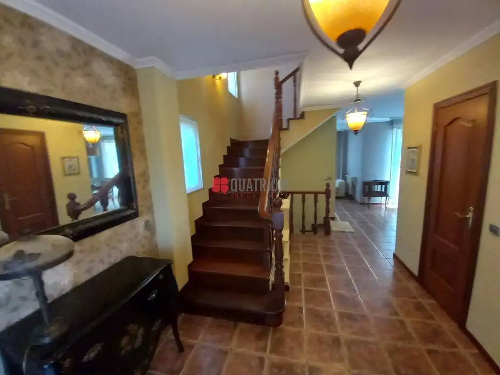 Casa o chalet de alquiler en Santiago de Compostela  con Calefacción, Jardín privado y Trastero