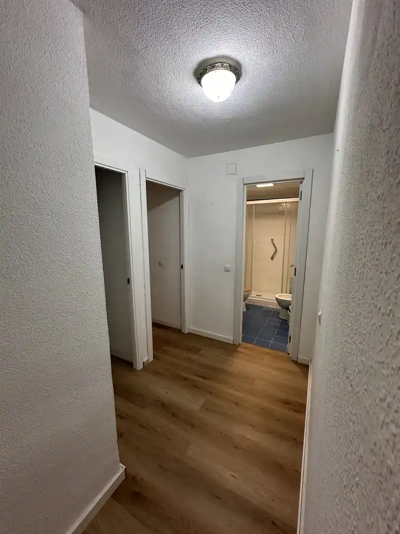 Piso para compartir en La Línea de la Concepción con Aire acondicionado, Parquet y Piscina