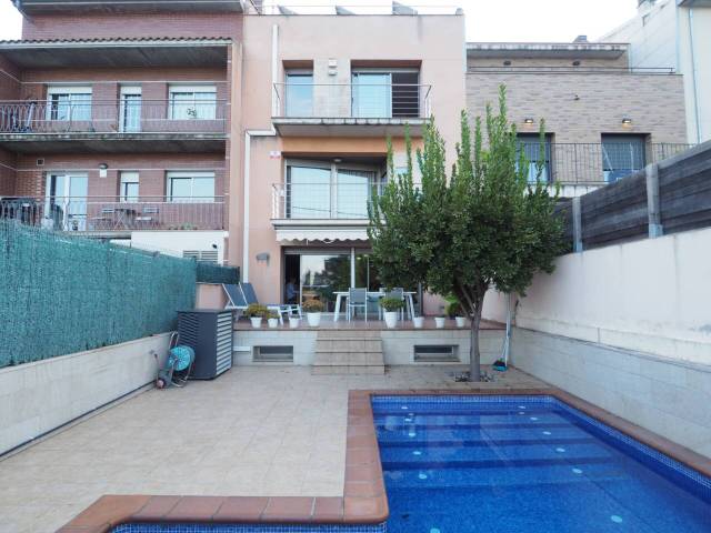 Casa adosada en Venta en Brasil en Font Verda