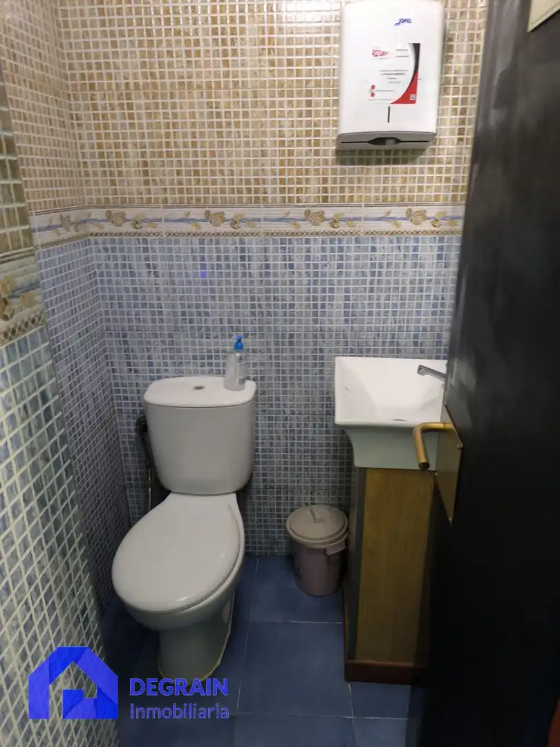 Baño de Local de alquiler en Oviedo 
