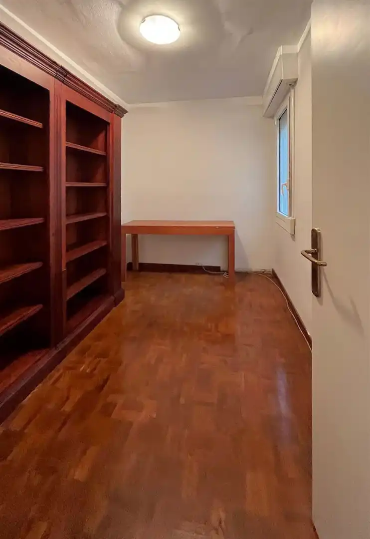 Schlafzimmer von Wohnung zum Verkauf in Barcelona mit Klimaanlage und Gemeinschaftspool