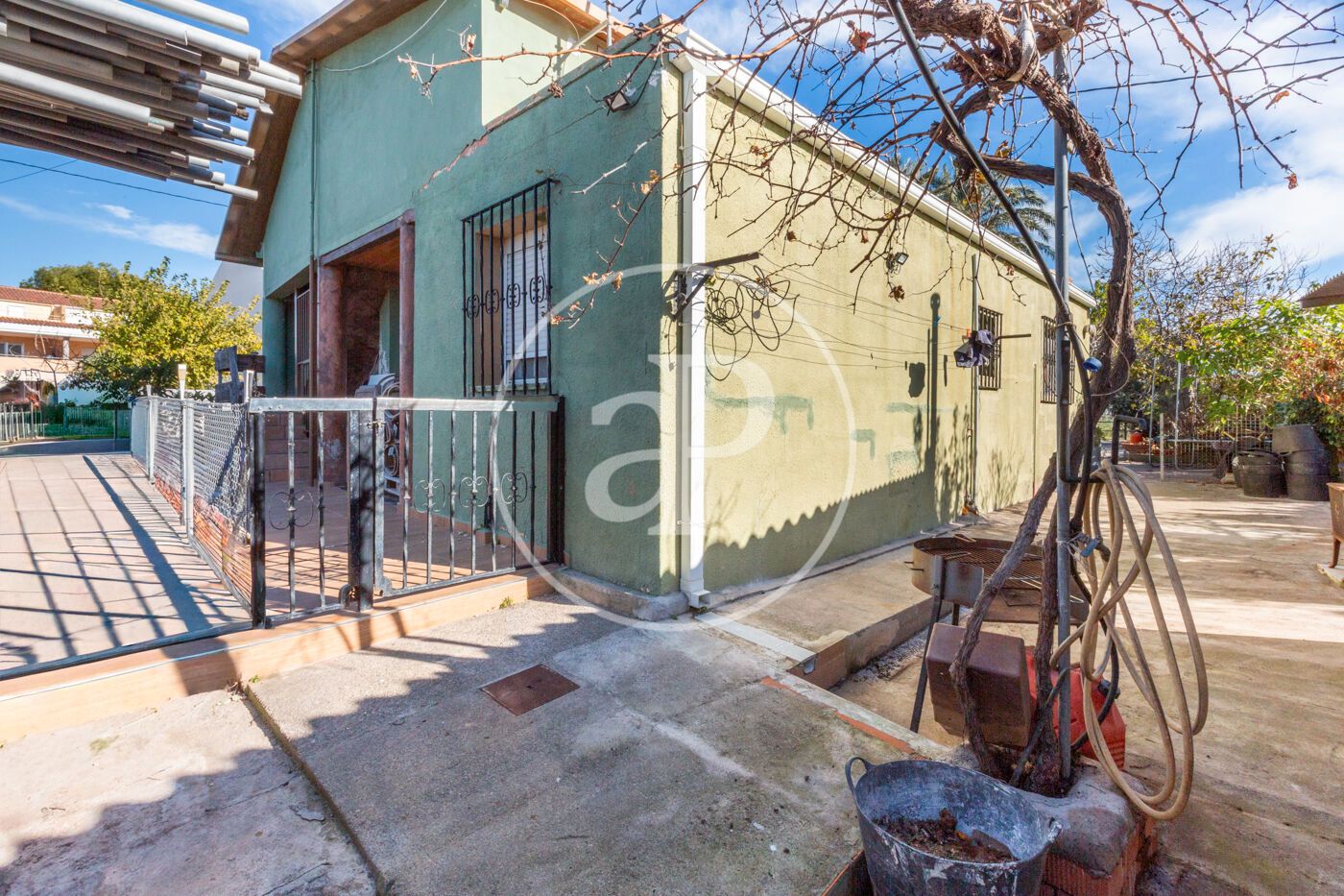 Vista exterior de Casa o xalet en venda en Sagunto / Sagunt amb Aire condicionat, Calefacció i Jardí privat