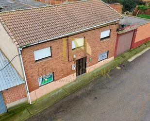 Country house for sale in Villamañán