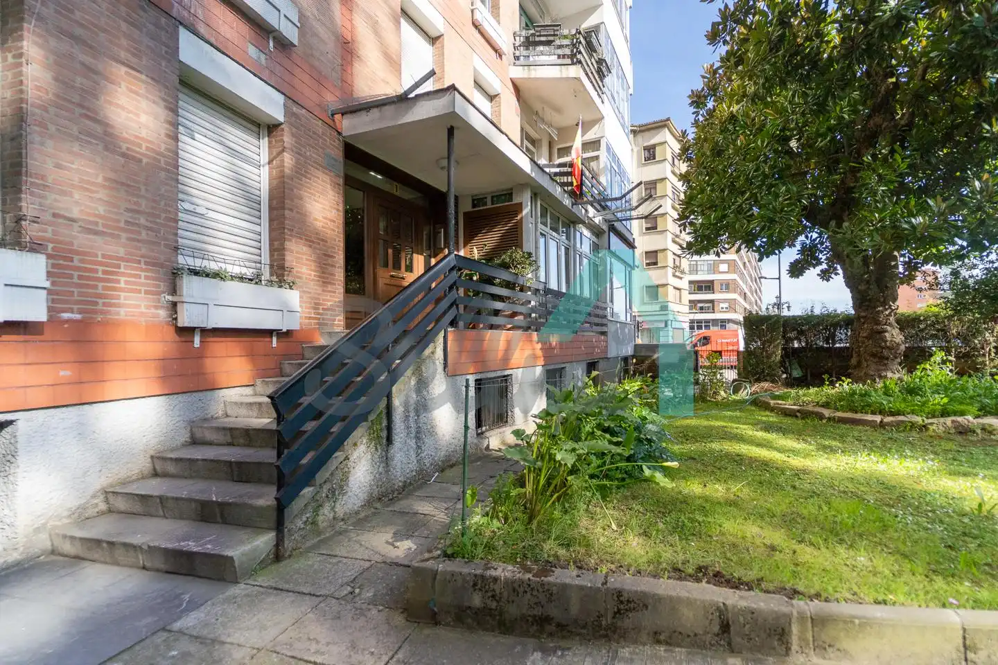 Vista exterior de Piso en venta en Oviedo  con Calefacción, Parquet y Terraza