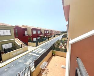 Vista exterior de Dúplex de lloguer en San Bartolomé de Tirajana amb Aire condicionat, Terrassa i Balcó
