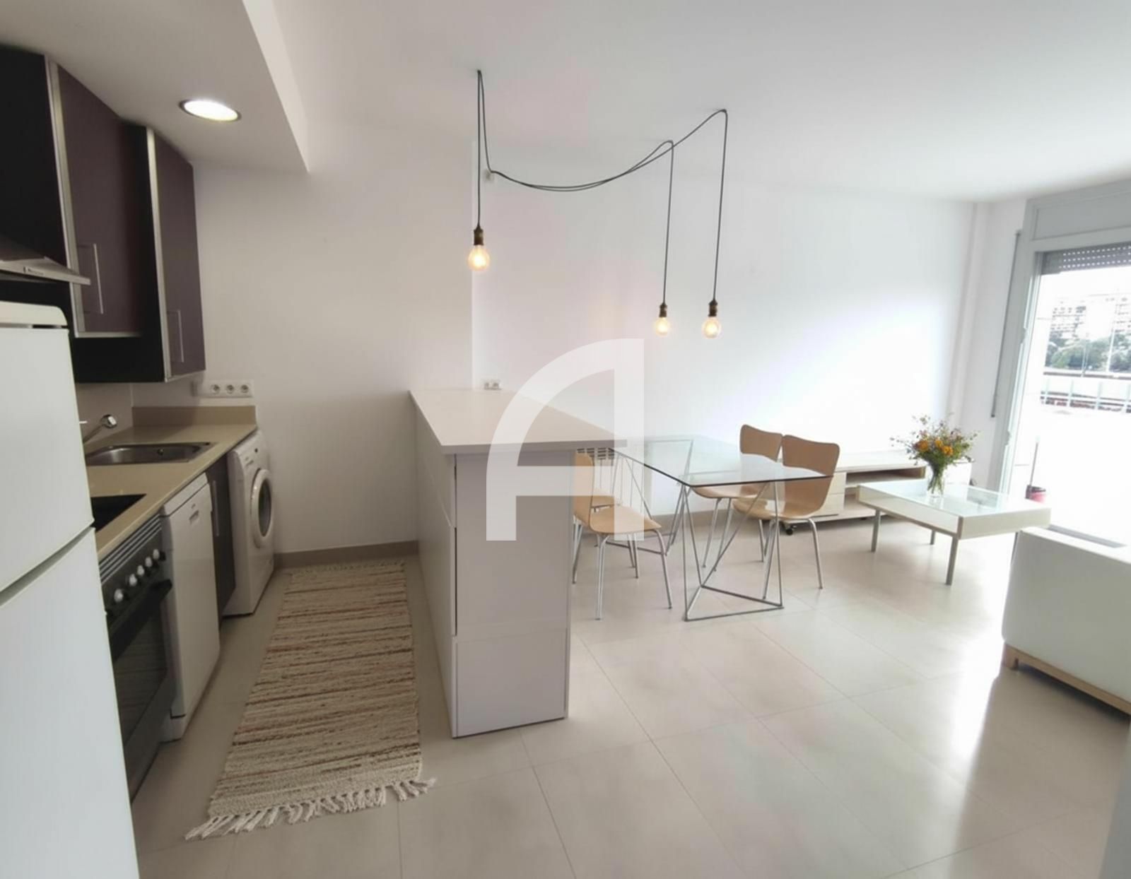 Cuina de Pis en venda en Girona Capital amb Aire condicionat, Calefacció i Moblat