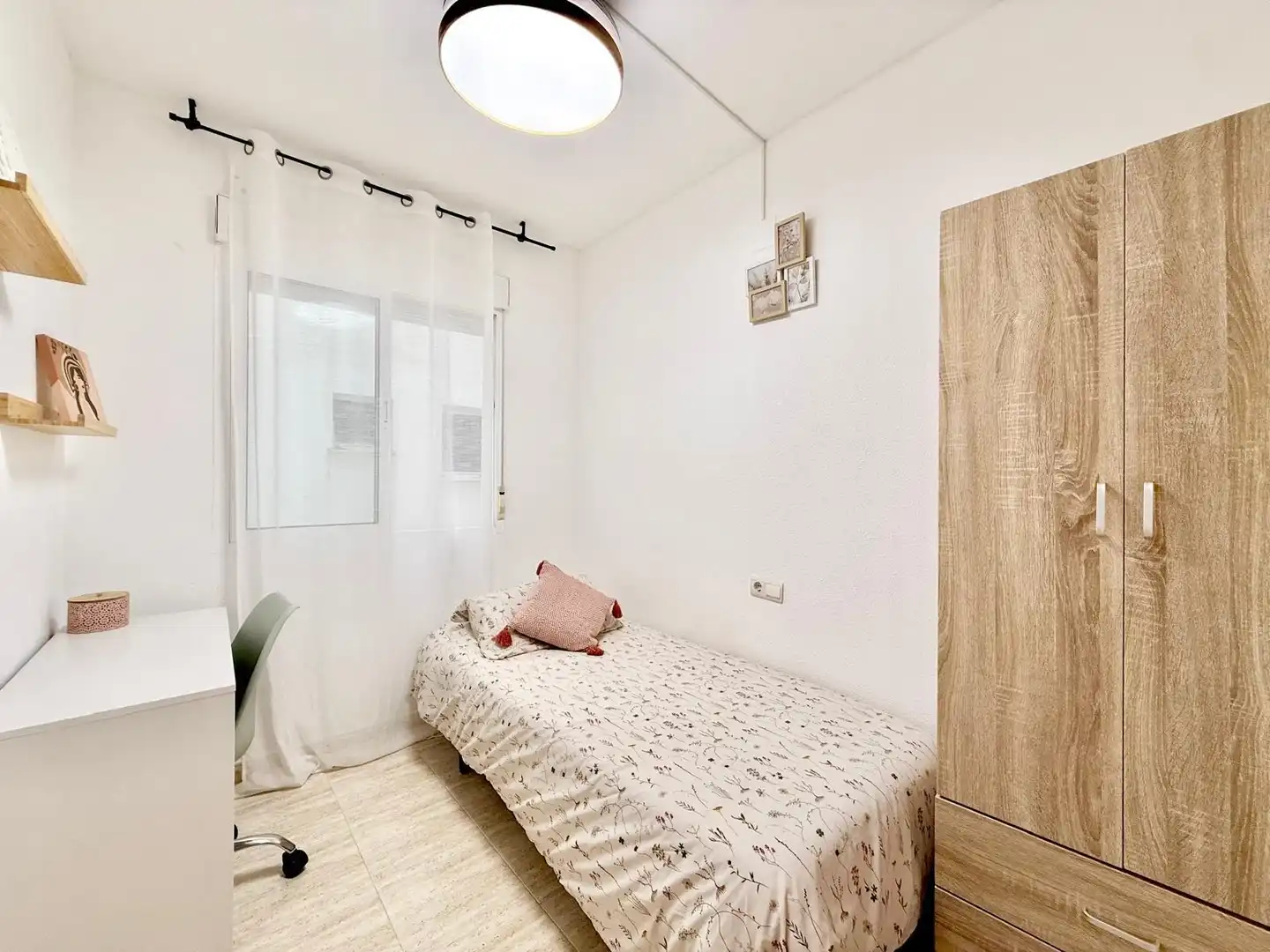 Schlafzimmer von Wohnungen zur Miete in Torrevieja mit Heizung, Terrasse und Schwimmbad
