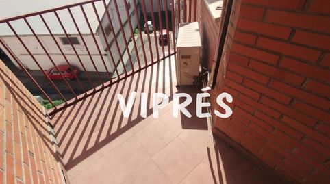 PISO EN MARIA AUXILIADORA !!. La vivienda cuenta  con  76 m construidos,  distribuidos en 3 habitaciones,1 baño, salón  con balcón