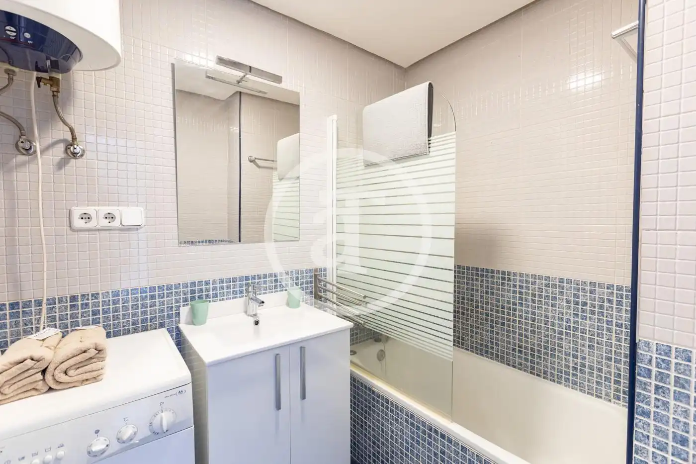 Bathroom of Study for rent in Madrid  with Air Conditioner, Heating and Furnished