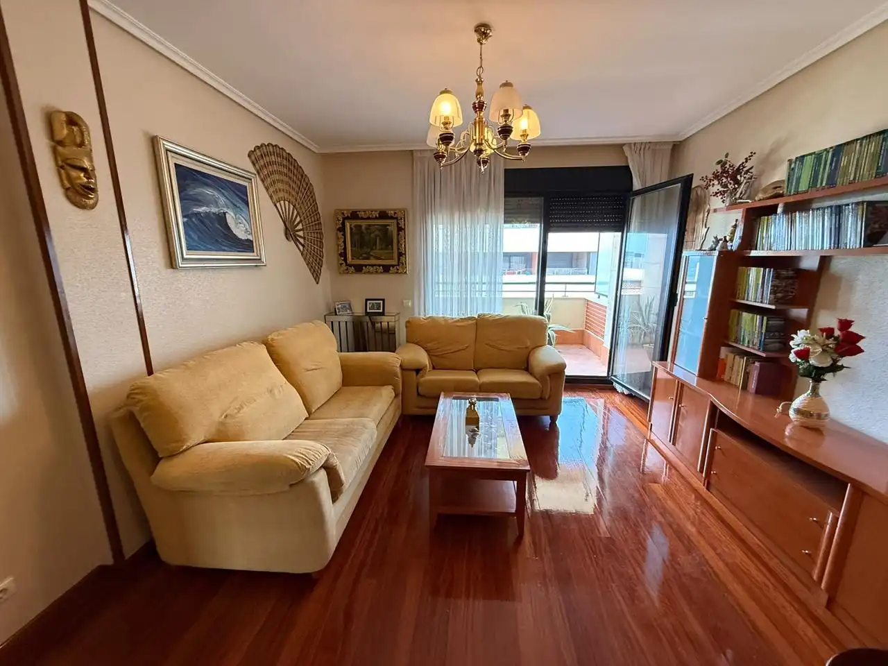 Sala d'estar de Pis en venda en Castro-Urdiales amb Calefacció, Parquet i Terrassa