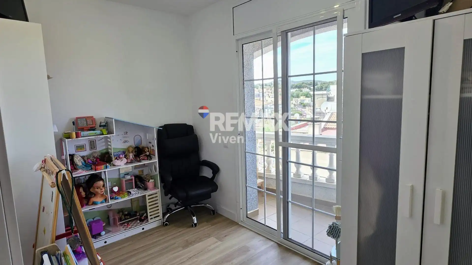 Dormitori de Casa adosada en venda en Vilanova i la Geltrú amb Aire condicionat, Jardí privat i Parquet